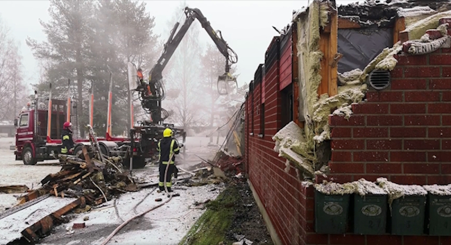Rakennus kärsi palossa mittavia vaurioita.jpg
