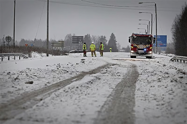 Onnettomuuspaikka sijaitsee Tepontien–Isokoskentien risteyksestä Seinäjoen suuntaan kuvassa.jpg