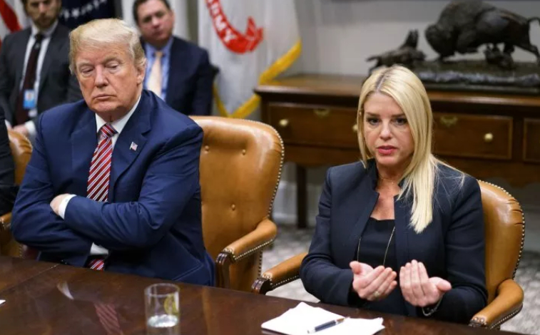 Trump ja Bondi.jpeg