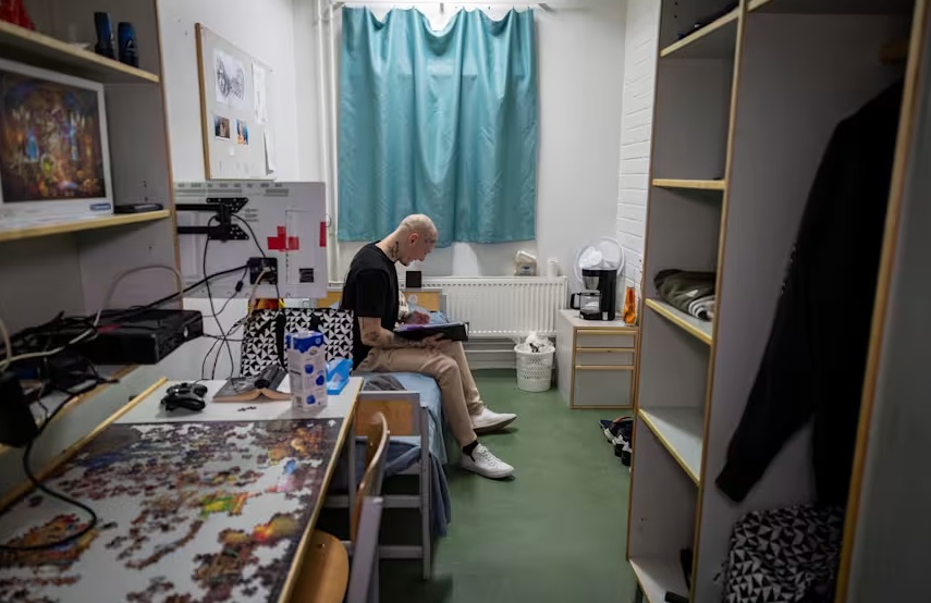 Juho Kylmämaalla on vankeutta takana useita vuosia. Jäljellä olevaa aikaa ei voi tietää. Kuva: Antti Kolppo / Yle
