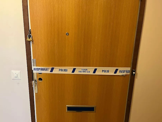 Epäillyn ovi oli jälkien perusteella murrettu.jpg
