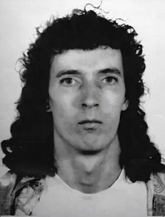 Jukka Lindholm eli nykyinen Michael Penttilä kesäkuussa 1993 otetussa valokuvassa. (KUVA: POLIISI)