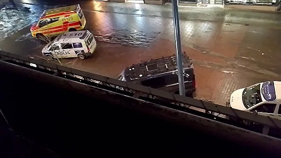 Tuomiokirkonkadulla sunnuntaiaamulla.jpg
