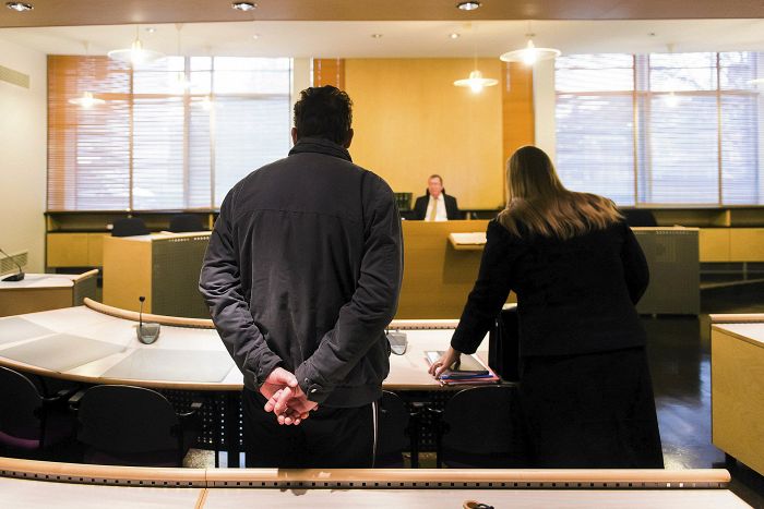 Murhasta epäilty mies omisti salolaisen hoivayrityksen. Kuva miehen vangitsemisoikeudenkäynnistä 30. lokakuuta 2014. Kuva HS/Sami Kilpiö