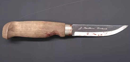 Teossa käytetty puukko löytyi piilotettuna patterin taakse.jpg