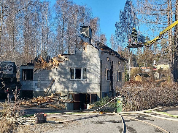 Rakennus tuhoutui palossa täysin.jpg