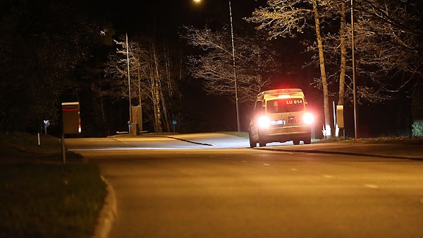 Poliisi tutki tapahtumapaikkaa keskiviikon ja torstain välisenä yönä.jpg