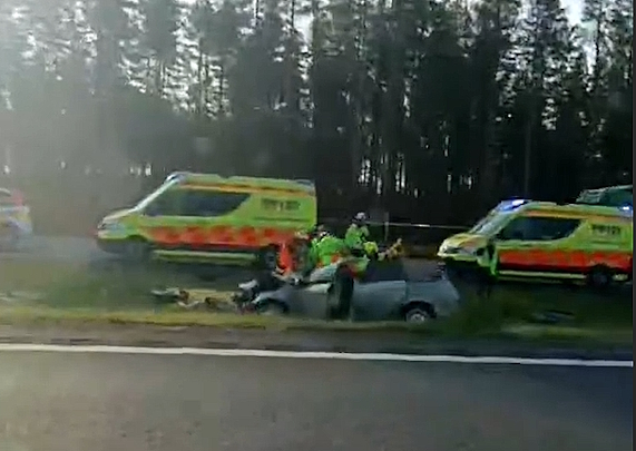Pelastajat paikalla.jpg