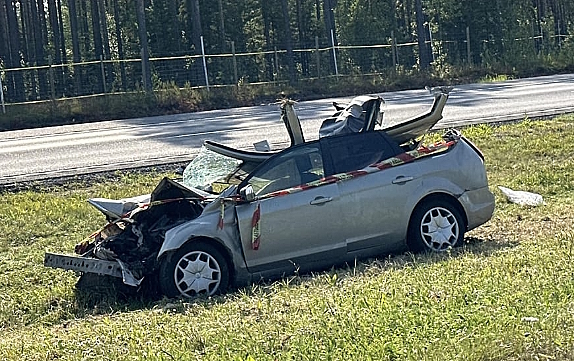 Neljä ihmistä sai vammoja perjantaiaamuna tapahtuneessa onnettomuudessa.jpg