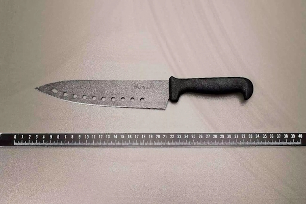 Kuusikymppinen mies laittoi teossa käyttämänsä keittiöveitsen uhrin käteen tämän kuoltua.jpg