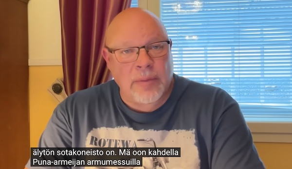 VKK_Ano_puna_armeijan_messuilla.jpg