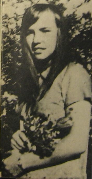 Marja-Liisa Huuhtanen. Nuorena nukkunut. Kuva Huuhtasten perhealbumista.