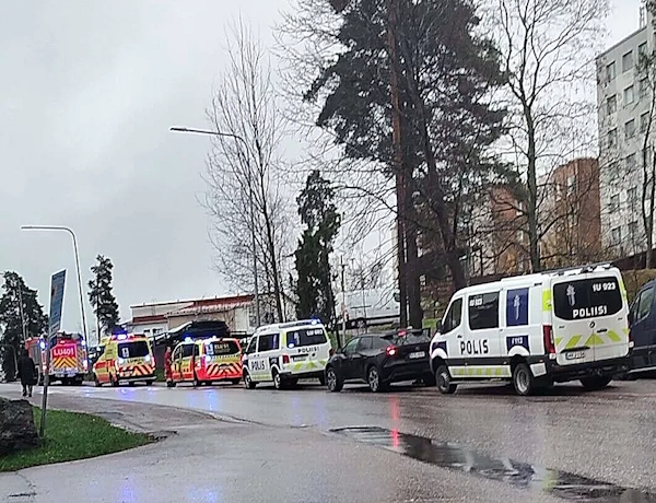 Espoon keskuksessa sijaitsevan päiväkodin edustalla.jpg