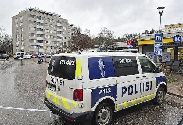 Poliisi on paikalla Möysän ostoskeskuksessa.jpg