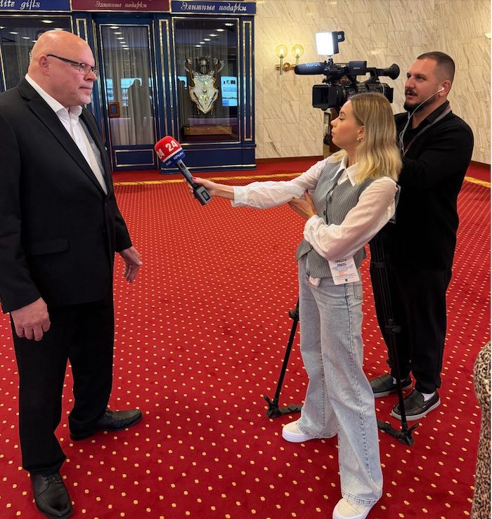 VKK_Anoa_haastatellaan_Jalta.jpg