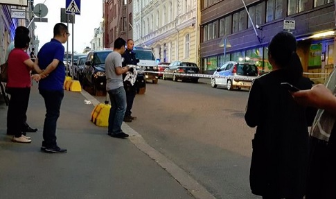 Kuva viime keskiviikolta tapahtumapaikan ulkopuolelta. LUKIJAN KUVA