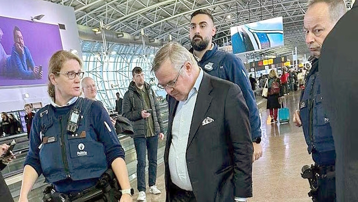 Kypärä kallellaan...jpg