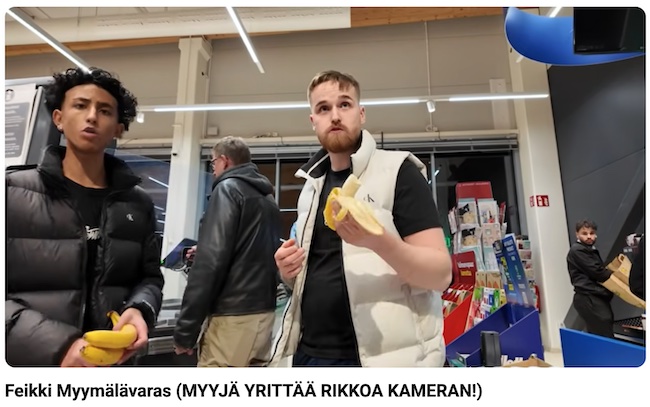 Paviaanit_ottaa_banaania_poskeen.jpg