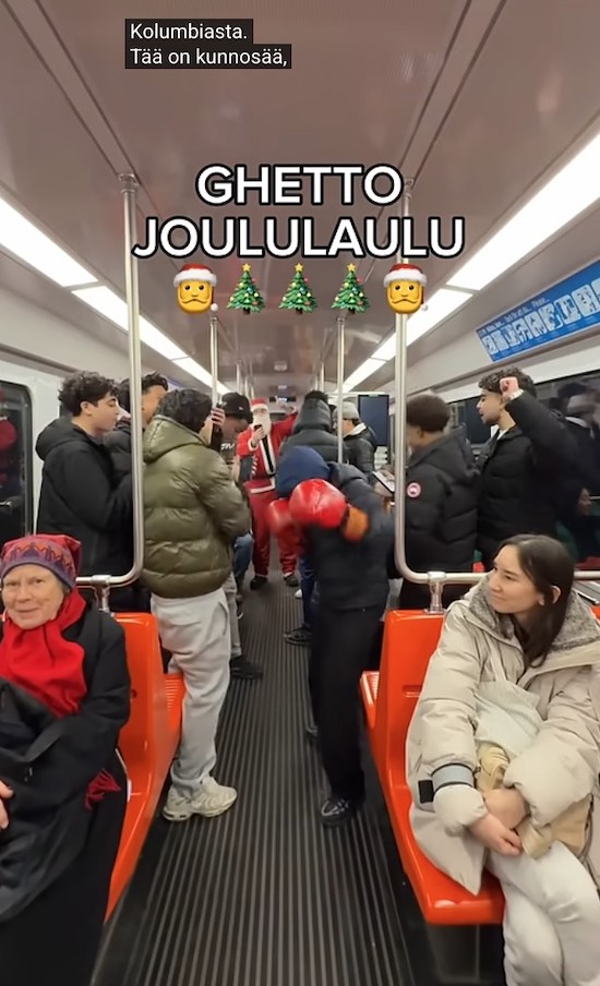 Mamut_raiskaa_laulun_metrossa.jpg