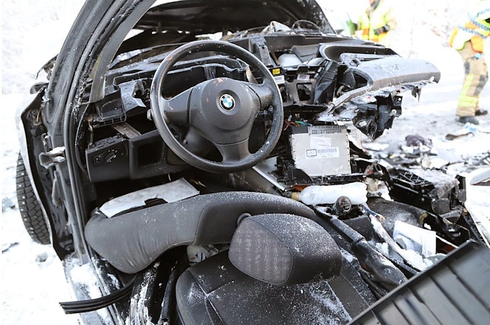 BMW vahingoittui rajussa yhteentörmäyksessä pahasti.jpg