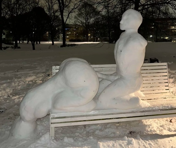 Naisia_alistava_panotaide_Turus.jpg