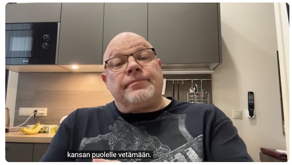 VKK_Ano_kansan_puolella_narua.jpg