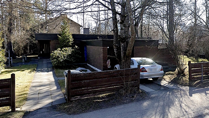 Metsälässä.jpg