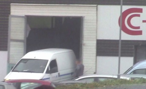 Tällä kaupungin pakettiautolla epäillyt kuskasivat parkkirahaa. POLIISI