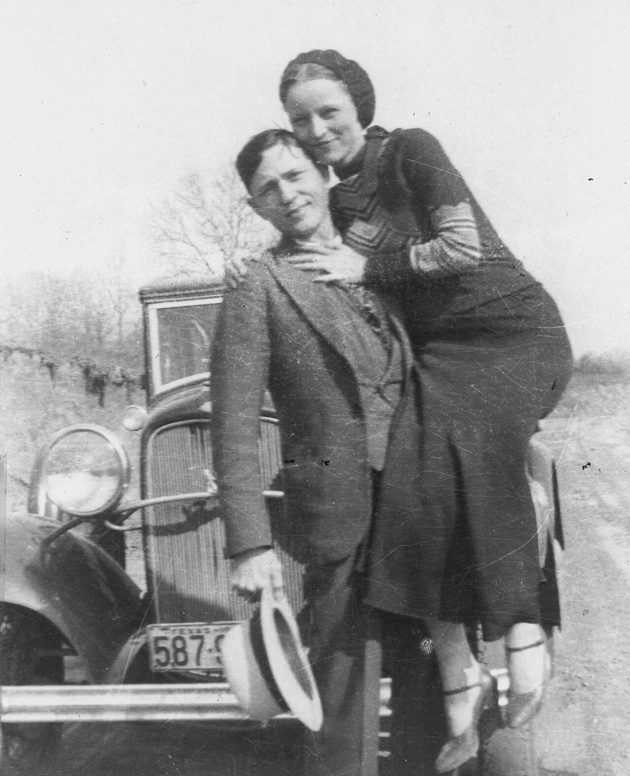 Bonnie_Parker_and_Clyde_Barrow.jpg