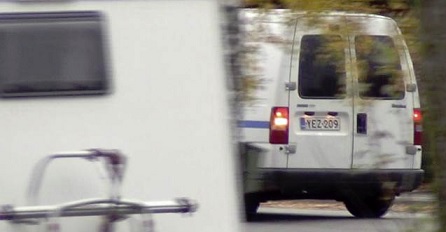 Turun kaupungin raha-auto Fiat Scudo, jonka rekisteritunnus on YEZ-209. Tämä parkkirahakavalluksesta epäiltyjen miesten käyttämä auto oli pitkään poliisin seurannassa. Kuva Poliisi.