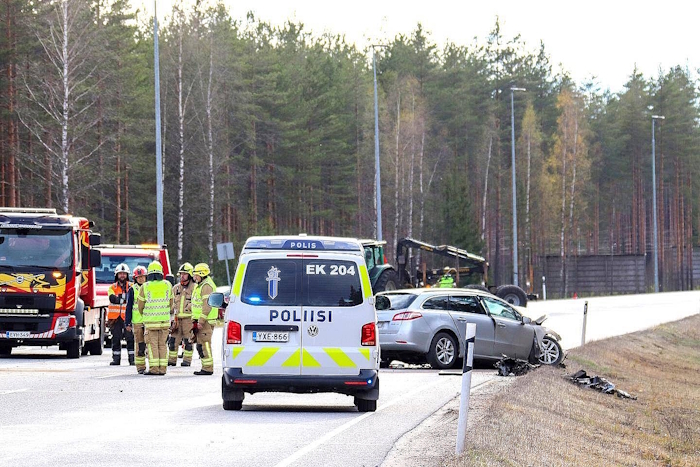 Kuutostiellä Luumäellä sattui liikenneonnettomuus torstaina..jpg