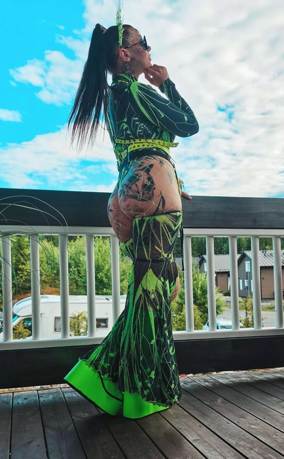 Eveliinan_paljas_takamus.jpg