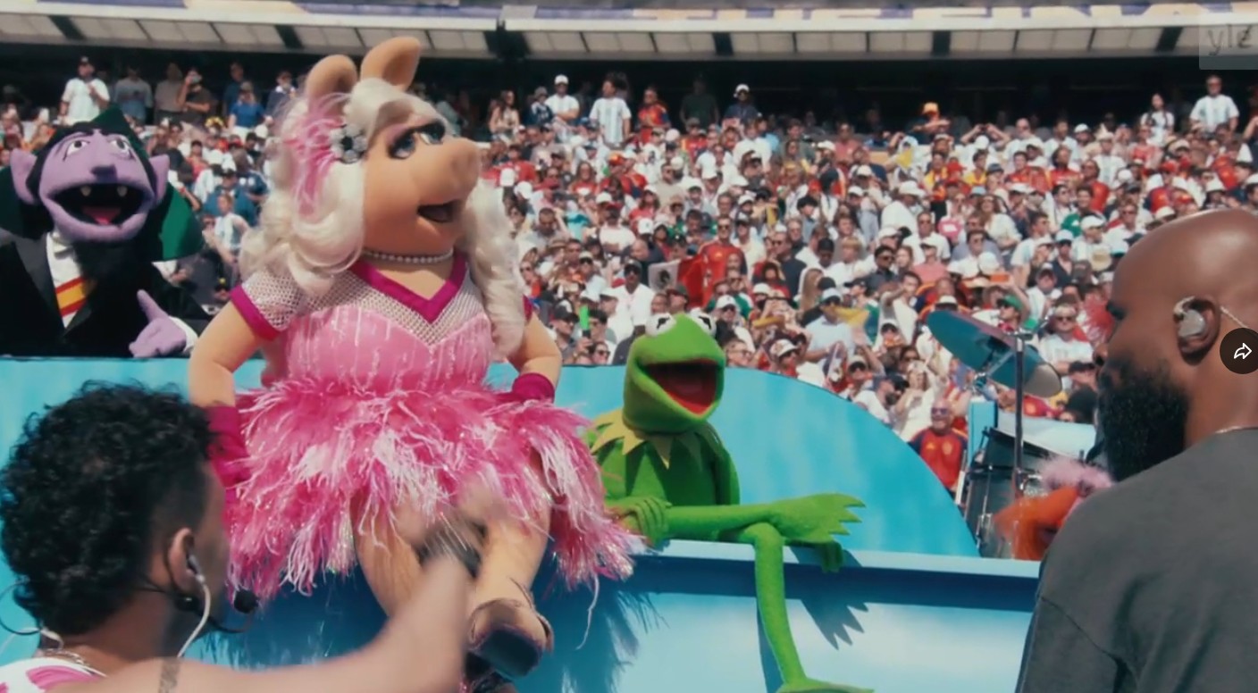 Piggy Kermit.jpg