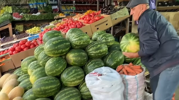 VKK_Ano_melonikaupoilla.jpg