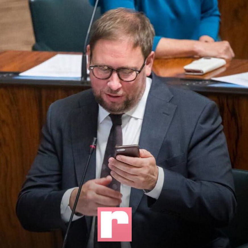 Paavo Arhinmäki sai dickpicin.jpeg