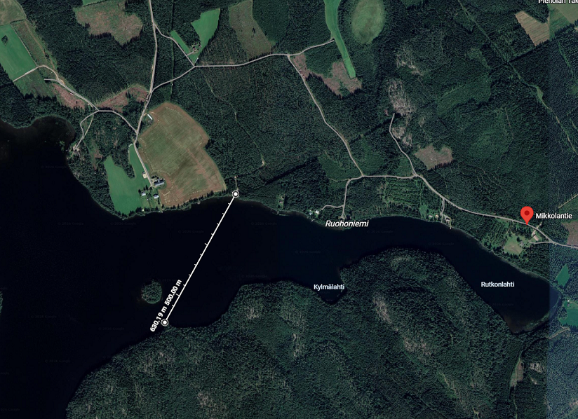 Metsäinen tie ja vaihtoehtoinen venepaikka