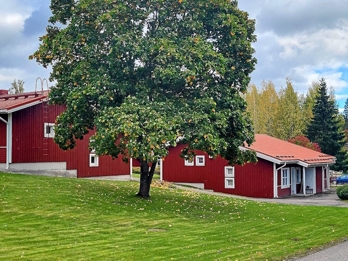 Poliisi tutki rivitaloasuntoa ja sen ympäristöä Kuopion Leväsellä viime viikonloppuna.jpg