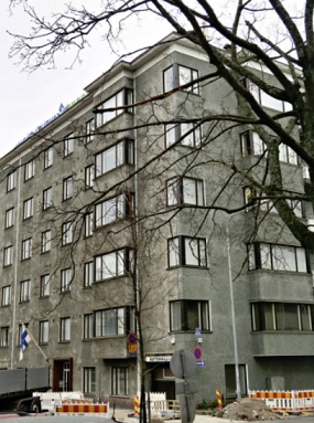 Jussi Gröhnin rakennusalan toimisto sijaitsi tässä talossa Helsingin Töölössä. Kuva ja teksti Alibi 1/2019