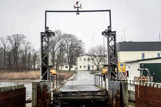 Joulukuun alussa otettu kuva Lindholmin saaren lauttarannasta. Kapea ja puoli kilometriä pitkä Lindholm sijaitsee Tanskan kaakkoisosassa keskellä Stegen lahtea. (KUVA: MADS CLAUS RASMUSSEN / AFP)