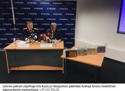 Iltalehden julkaisema kuva Latvian poliisin tiedotustilaisuudesta.jpg