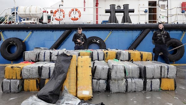 Portugalin merialueella takavarikoituja kokaiinipaaleja.jpg
