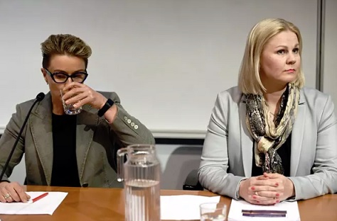 Keskusrikospoliisin rikosylikomisario Sari Sarani ja rikoskomisario Sanna Springare kertoivat rikosvyyhdistä tiedotustilaisuudessa keskiviikkona. (KUVA: HEIKKI SAUKKOMAA / LEHTIKUVA)