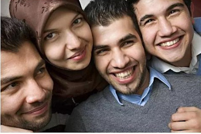 Hussein, Zeinab, Haidar ja Ahmad Al-Taee vuonna 2007.jpg