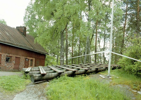Keravan vuoden 2001 ryöstelysurmien tekopaikka, kesäteatteri. Tekijät imppasivat butaania ja tappoivat kaksi varttunutta miestä, toisen tänne. KARI LAAKSO