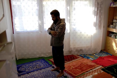 Tehdastyöntekijä Belal Hosen toivoo, työelämä mahdollistaisi perjantain rukoushetket yhä kasvavalle muslimiväestölle.