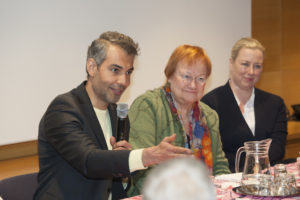 Hussein al-Taee oli yksi Tarjan päivän keskustelutilaisuuden panelisteista presidentti Tarja Halosen ja Jutta Urpilaisen kanssa..jpg