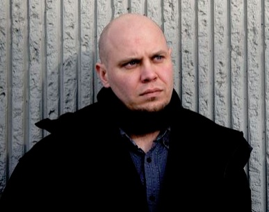 Ärhäkkä vasemmistoaktiivi Dan Koivulaakso (vas). Arkistokuva vuodelta 2012. JOEL MAISALMI