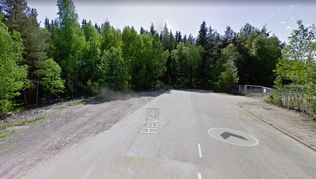 Täältä pakoauto löytyi poltettuna. Katu päättyy, mutta ajoa voi vielä jatkaa.