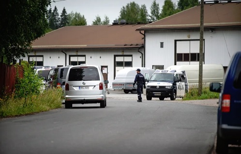 Poliisi ja Tulli ratsasivat Helvetin Enkeleiden kerhotilat Lappeenrannan Viistokadulla