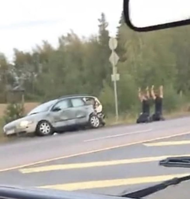 (Pistin uudestaan picin kun ei suostunut cropattua versiota näin äkkiä lataamaan.)